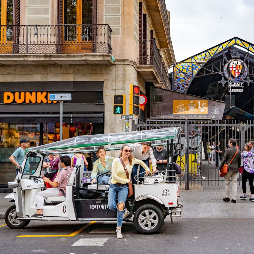 Barcelona: Private Electric Tuk-Tuk Tour