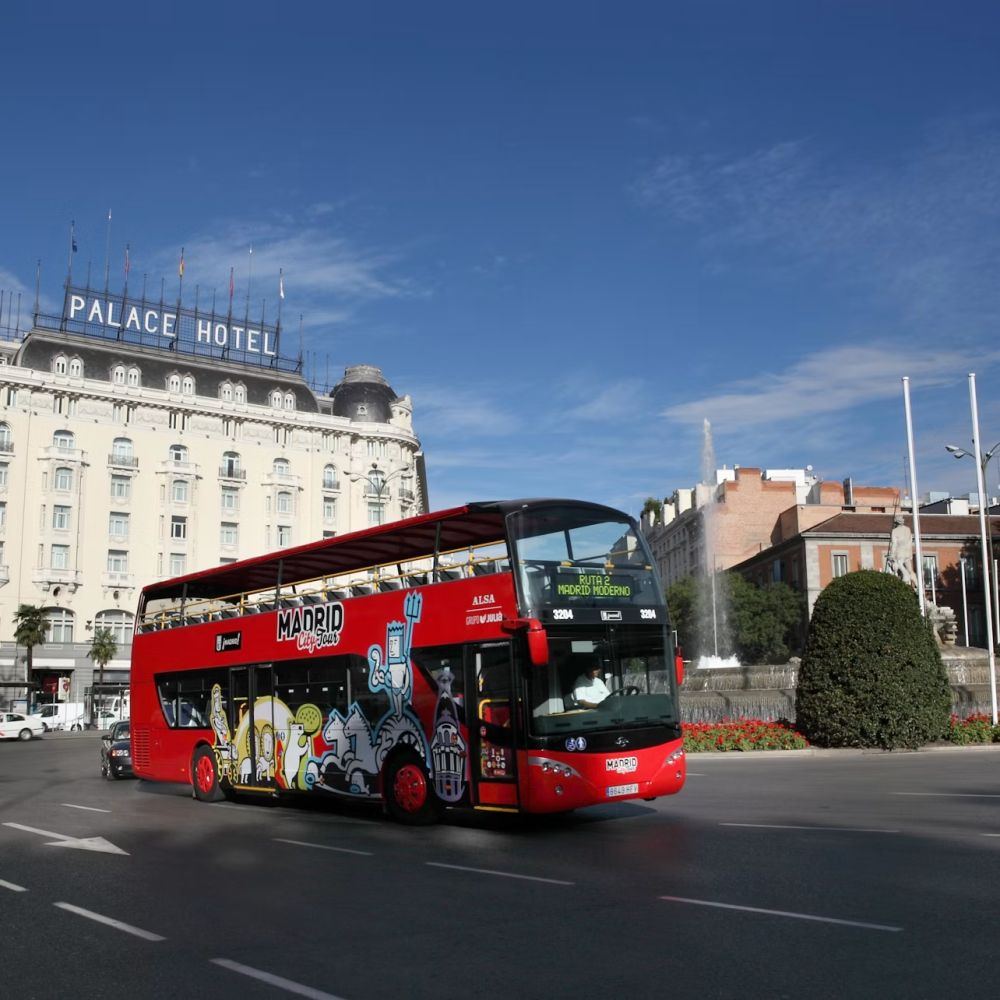 Hop-on Hop-off Bus + Bernabéu Museum — Combo Ticket