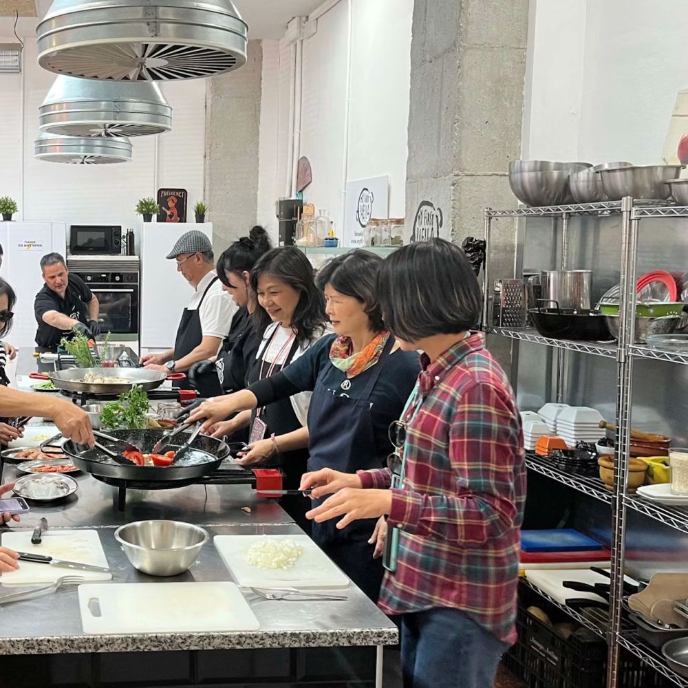 Paella, Tapas, Sangria Workshop and Ruzafa Market